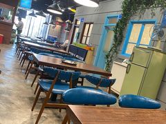 大堂-超越炭火牛蛙火锅鸡(河东店)
