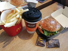 -麦当劳(展览路店)