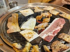 -围炉肉舍•炭烤活鳗•丹东海鲜烤肉(步行街店)