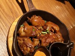 个旧烤猪蹄-云海肴·汽锅鸡·云南菜(天山百盛优客店)