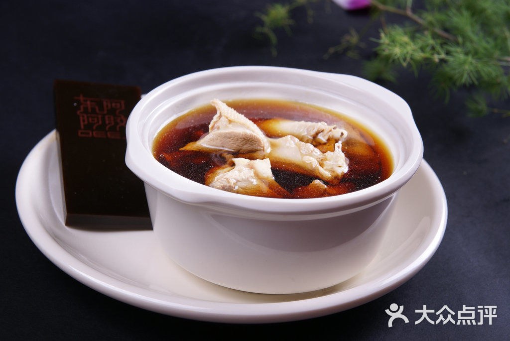 阿胶炖乳鸽 26元位