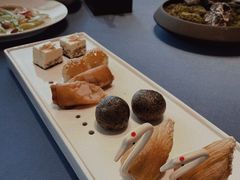 四喜点心拼盘-馋遇江南·精致湖景雅宴(东方之门店)