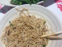 -肥肥虾庄·金牌油焖大虾(汉街SKP店)