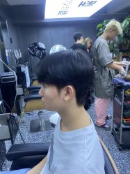 点击看大图 -藤野造型专业烫染接发