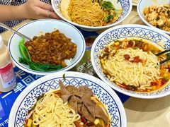 -李与白包子铺(桐梓林店)