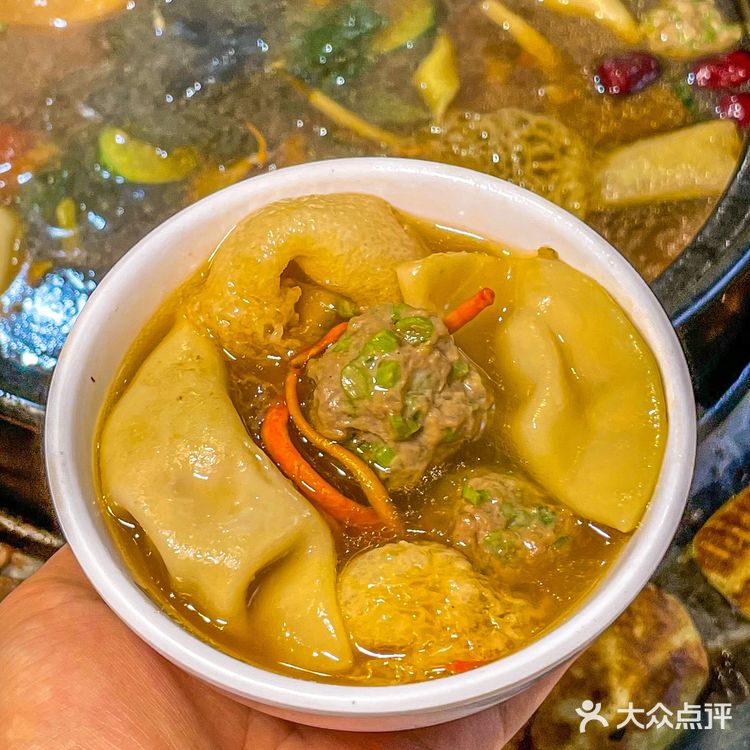 成都探店|冬日必喝🍲人均50的黄牛肉汤锅