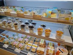 面包甜点陈列柜-匠造烘焙(上海湾店)