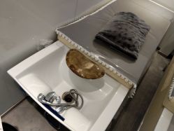 -LESSMORE科技头皮理容中心