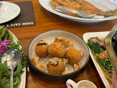 -Chom Cafe and Restaurant