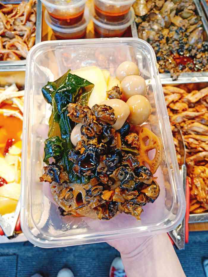 王氏现捞(首义路店)-"王氏现捞的卤味一直不错 中午一般都是素菜.