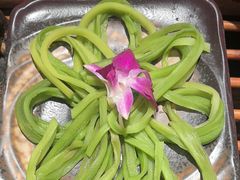 -老牌坊云南鱼豆花火锅(爱建店)