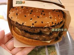 芝士安格斯厚牛堡-麦当劳(总统大酒店店)