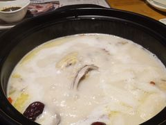 -洪氏嗨捞·广东猪肚鸡·椰子鸡火锅(西咸万象城店)