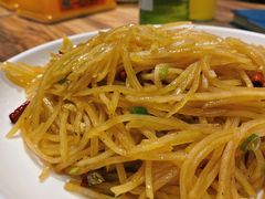 酸辣土豆丝-合合春饼·酱骨·东北菜(潘家园店)
