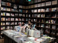 -钟书阁(松江泰晤士小镇店)