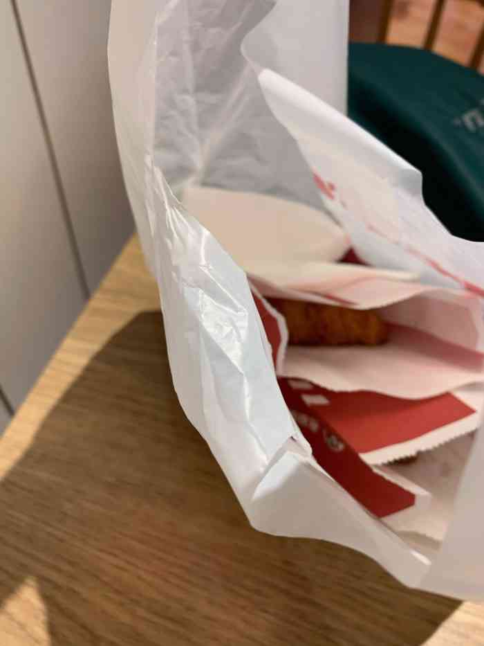 肯德基(盐城新纪元店)-"这家肯德基算是马路对面农工商的大概有20.