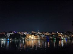 -Lake Shore Hotel & Restaurant