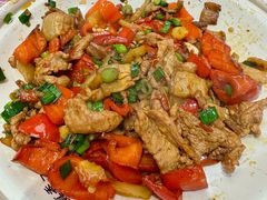 红椒炒肉盖码饭-高嗲嗲·湘味爆炒王(新城科技园店)