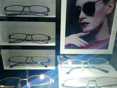 -臻美视爵眼镜·明月·依视路·蔡司折扣店(广渠门店)