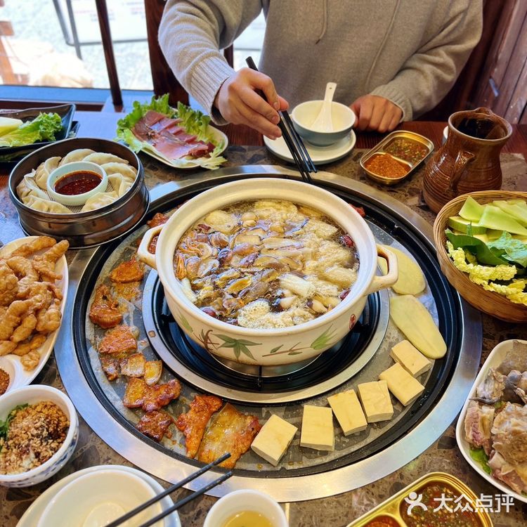 到了大理 那肯定要炫个野生菌火锅🍲 