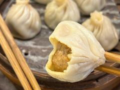 鲜肉小笼-老半斋(福州路店)