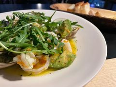 温热海鲜沙拉配牛油果-Mercato莫卡多露台餐厅与酒吧(K11店)