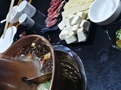 -果松木炭酸菜铜火锅·外婆参鸡汤