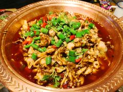 -沪小二炭火蛙锅(淮海中路美食不夜城店)