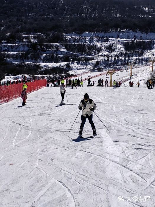 太子岭滑雪场图片