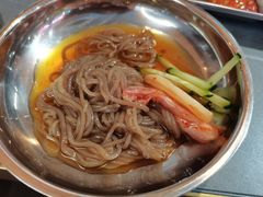 朝鲜冷面-围炉肉舍•炭烤活鳗•丹东海鲜烤肉(步行街店)