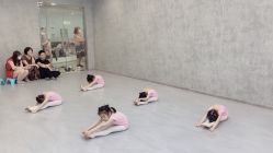 -单色舞蹈