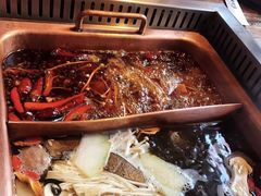 -老牌坊云南鱼豆花火锅(爱建店)