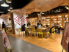-新华里咖啡书吧(新华书店小寨店)
