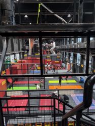 -零重力潮玩运动工厂·蹦床·亲子乐园·(冰山慧谷店)