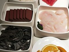 -海底捞火锅鲜切牛肉主题店(长寿路店)
