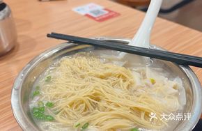 Large Bowl of Wonton Noodle Soup