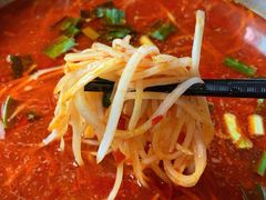 -黄利砖万峰林布依特色酸笋牛肉馆
