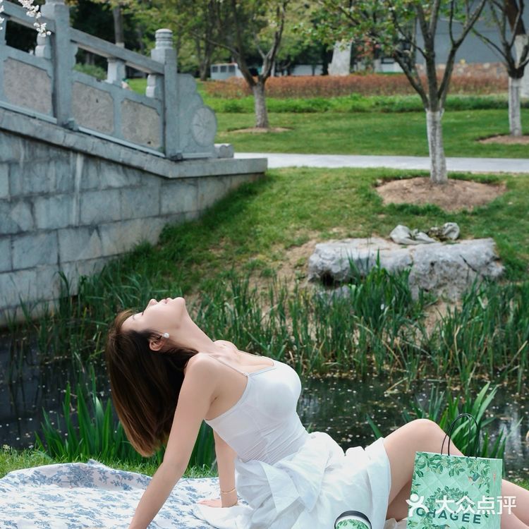 和霸王茶姬小绿杯一起体验公园20分钟效应！！