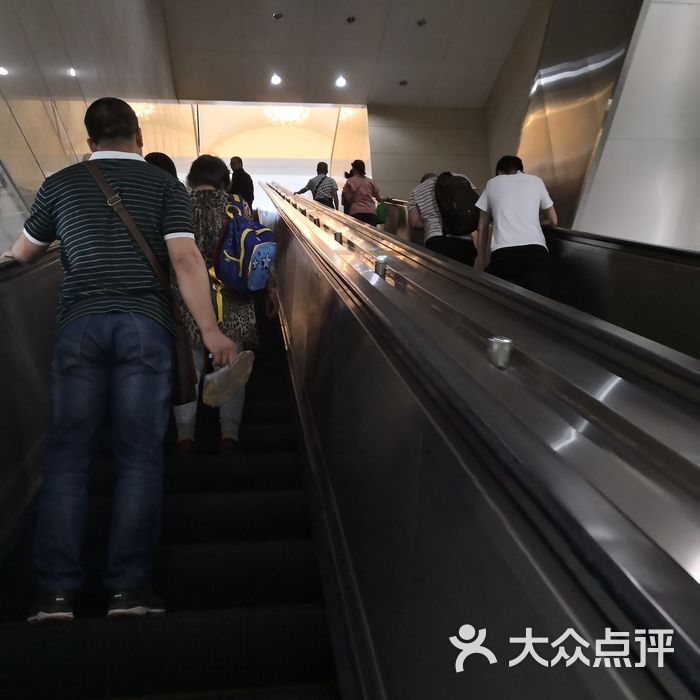 津湾广场-地铁站