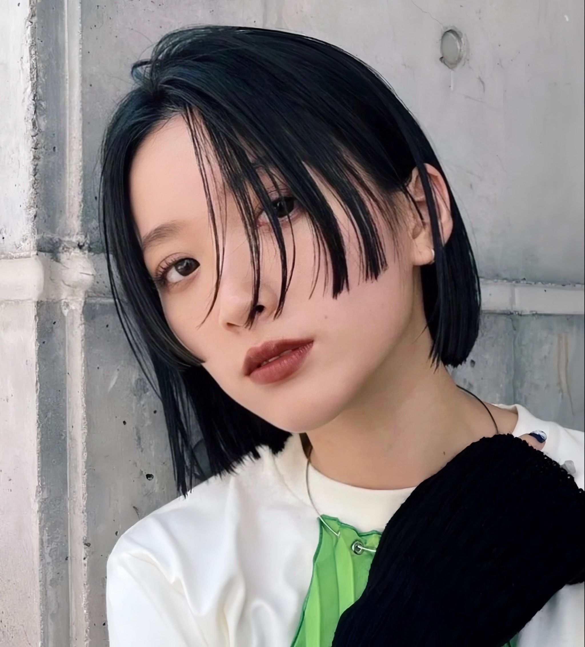 的日常发型需求显脸小又很有个性
时尚不做作的女生短发公主切发型
