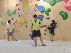 -ROCKPLUS攀岩馆(环宇城店)