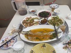 -丹水桥地锅鱼·翘嘴鲌·地方特色全鱼宴(丹江口大坝店)