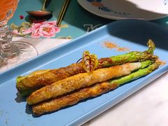 香煎芦笋楠肉卷-蜜桃花开·中西融合菜E&W(南长街店)