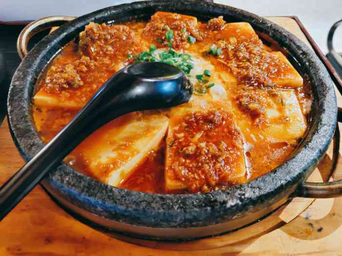 石事食石板饭-"中午单纯为了解决午饭去的.环境还可以吧.