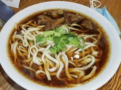 牛肉面-清真吴记门钉肉饼·喜多利