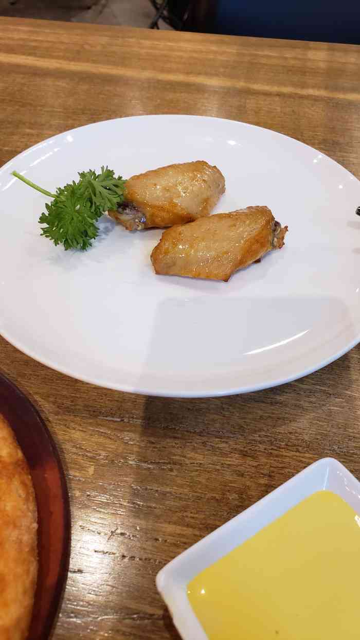下午茶垫垫肚子白玉兰广场的餐食可选择性还是比较多的坐下来吃其实是