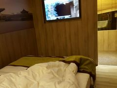 -西安大雁塔科技大学地铁站亚朵酒店