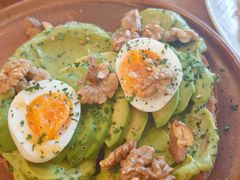 牛油果煮蛋吐司-RAC BAR(安福路店)