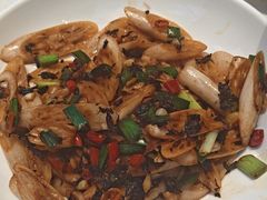 -阿瓦山寨·湘菜现炒·剁椒鱼头王(咸阳总店)