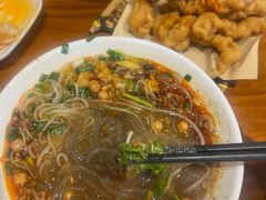 -爆炸头阿姨小四川正宗川味小吃(无任何分店)